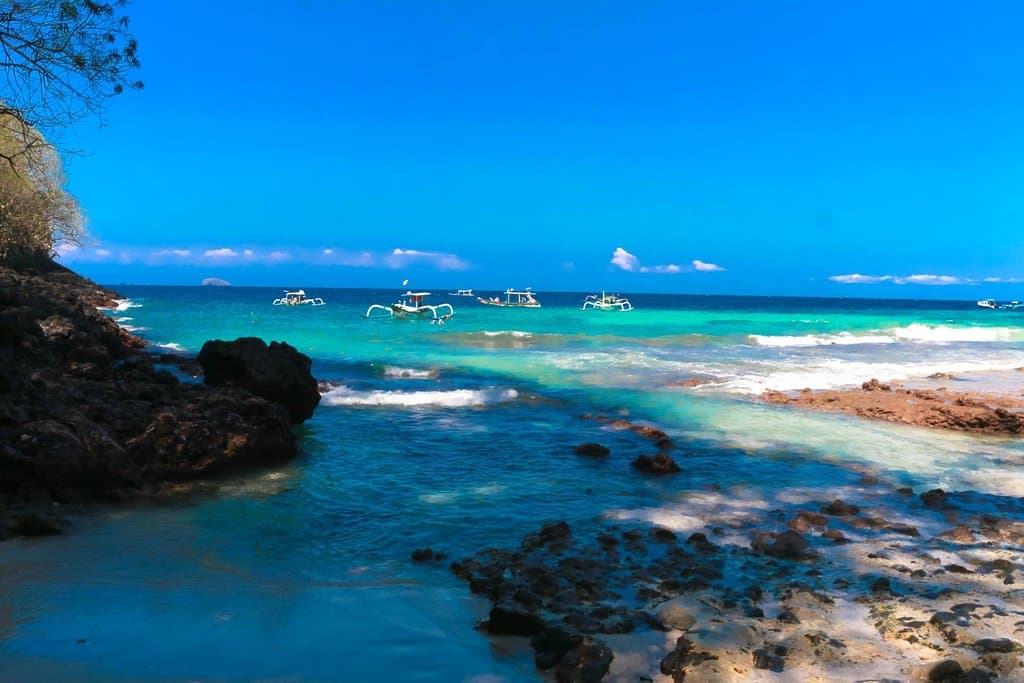 Left side view of the beach