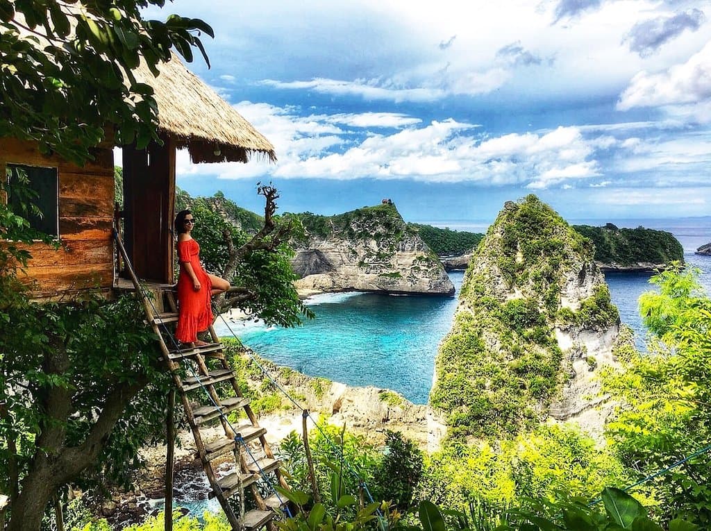 Essa casinha de sonho custa quase nada e fica no lugar mais deslumbrante de Bali: Nusa Penida! Leia tudo sobre esse paraíso no Tripping Unicorn Blog.