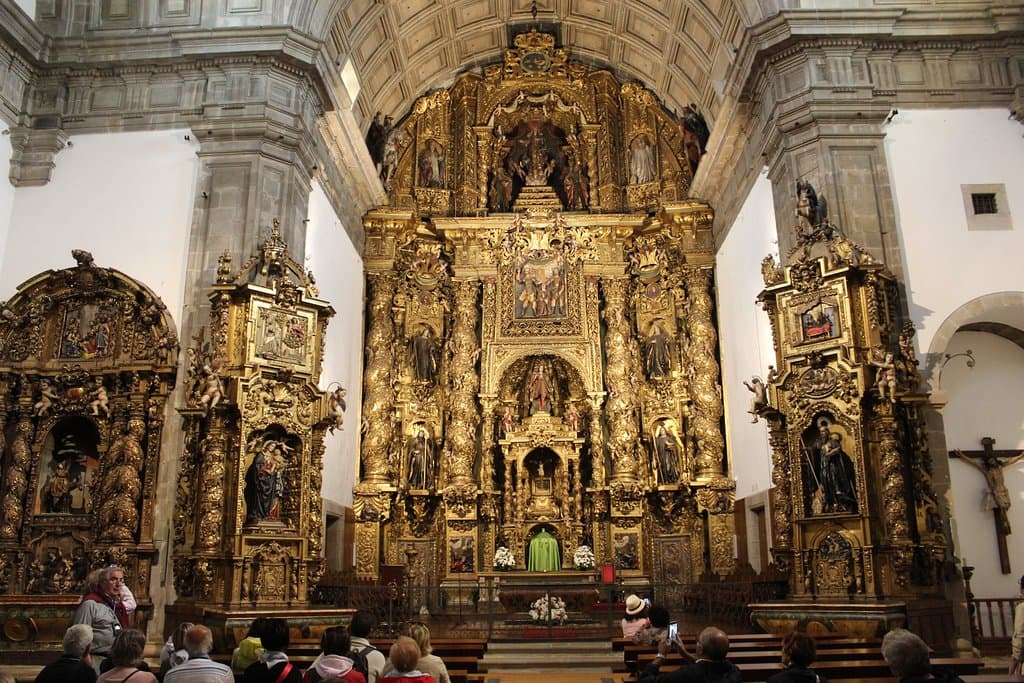 Lo sfarzoso altare