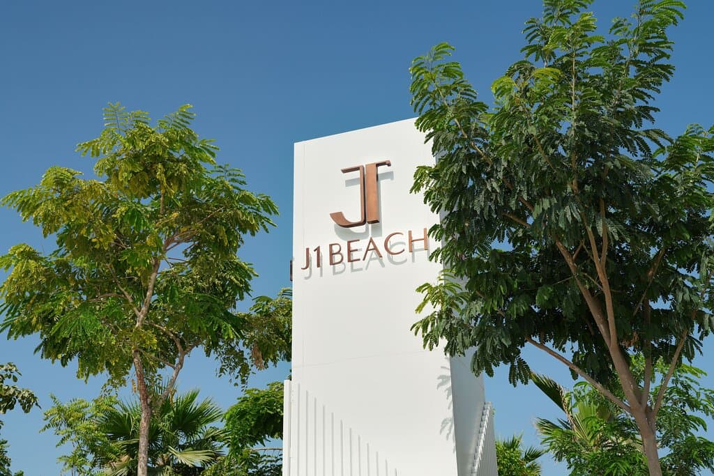 J1 Beach is set to elevate Dubai’s coastline with an urban riviera experience that blends global luxury with laid-back sophistication. Located in Jumeirah, this sea-facing destination features 13 luxury licensed beachfront dining venues. With direct beach access and a focus on culinary innovation, guests can indulge in exquisite flavours while soaking in the stunning coastal views.