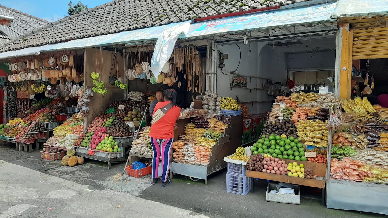 Candi Kuning Market - Image 1