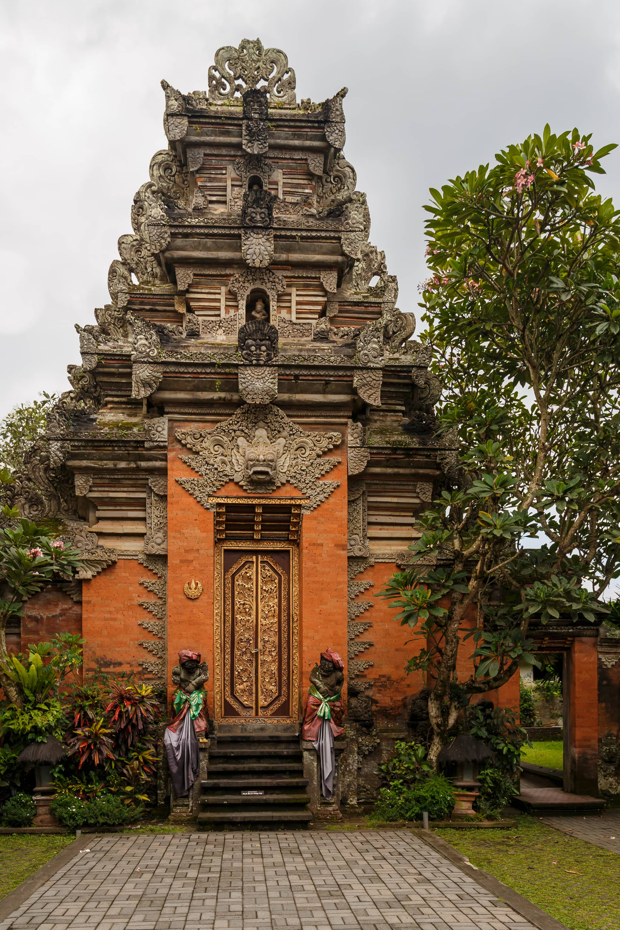 Puri Saren Agung